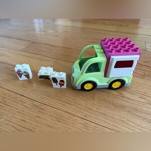 Lego Duplo ice cream truck 10586 no mini figures